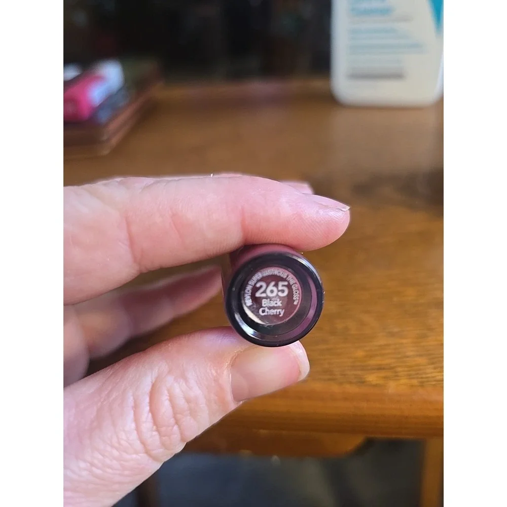 NEW Revlon‎ Super Lustrous Moisturizing High Shine Lip Gloss-265 Black Cherry